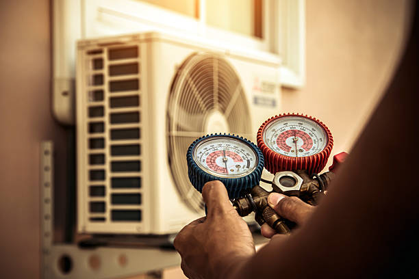 Professional Hvac technician working in Kingston, IL